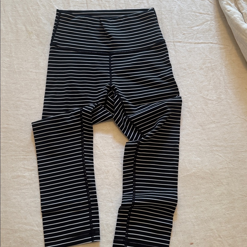 Lululemon Black & White Stripe Leggings 6